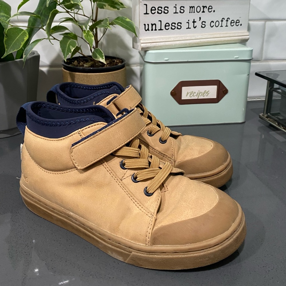 TOMS shoes